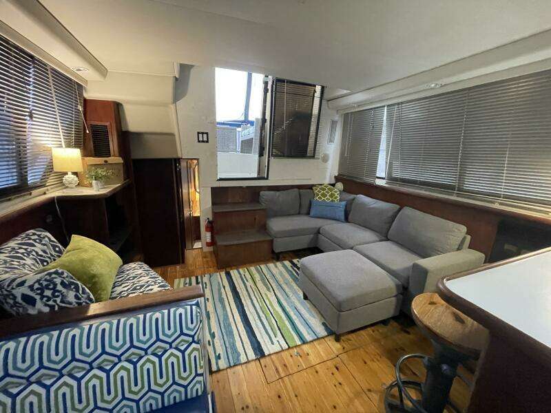 Carmina Purrana 33ft Carver Yacht For Sale