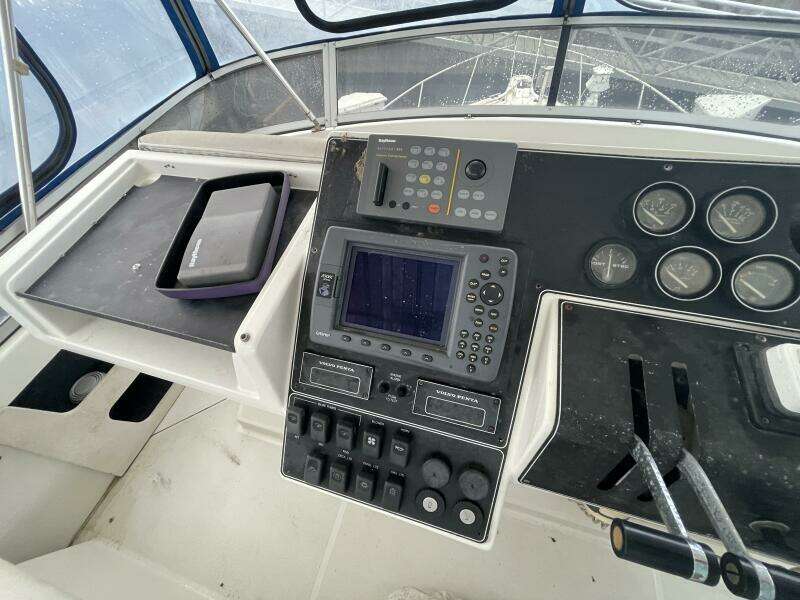 Carmina Purrana 33ft Carver Yacht For Sale