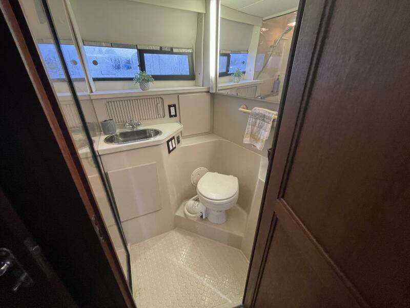 Carmina Purrana 33ft Carver Yacht For Sale