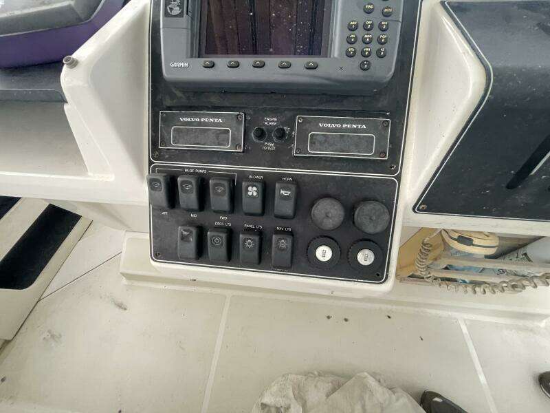 Carmina Purrana 33ft Carver Yacht For Sale