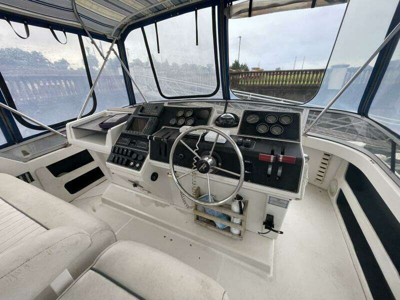 Carmina Purrana 33ft Carver Yacht For Sale