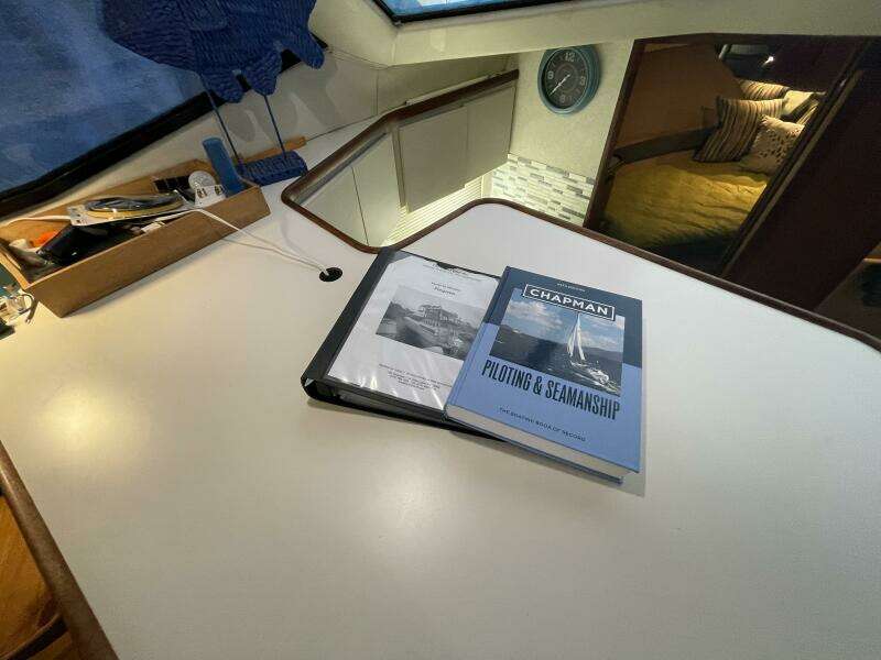 Carmina Purrana 33ft Carver Yacht For Sale
