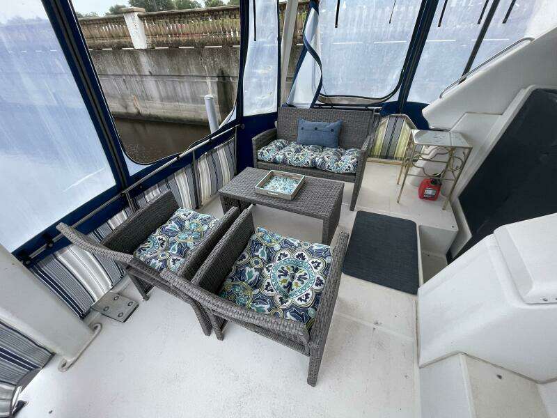 Carmina Purrana 33ft Carver Yacht For Sale