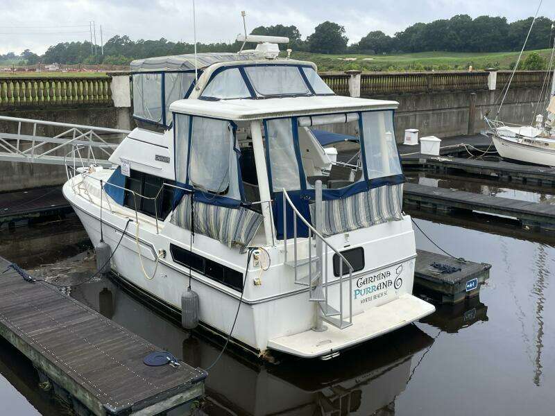 Carmina Purrana 33ft Carver Yacht For Sale