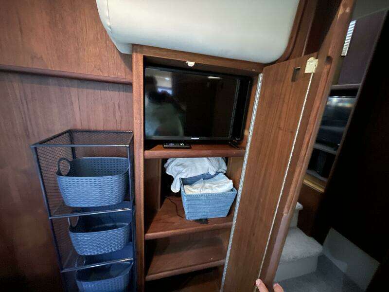 Carmina Purrana 33ft Carver Yacht For Sale