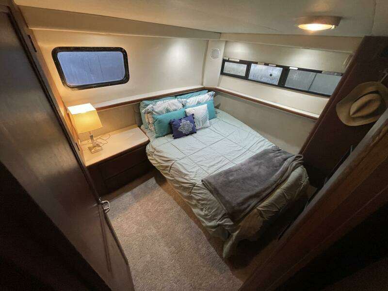 Carmina Purrana 33ft Carver Yacht For Sale