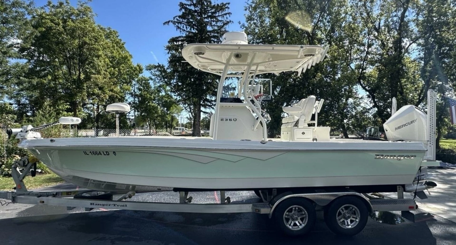 2022 Ranger 2360 Bay