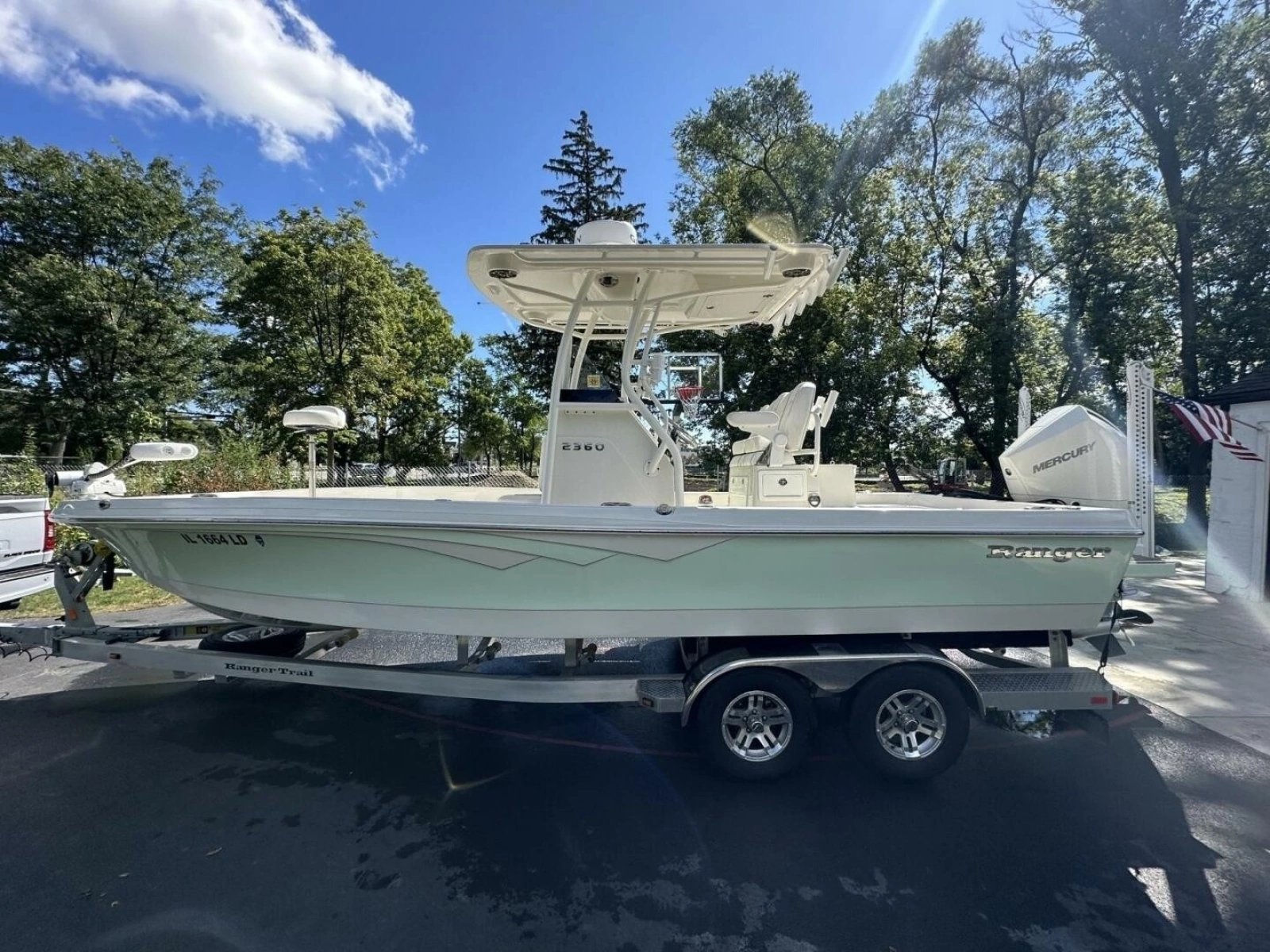 2022 Ranger 2360 Bay
