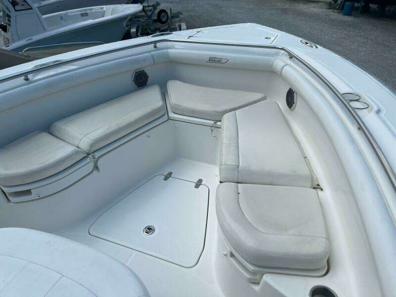 2014 Boston Whaler 350 Outrage Bow Seating looking to Port