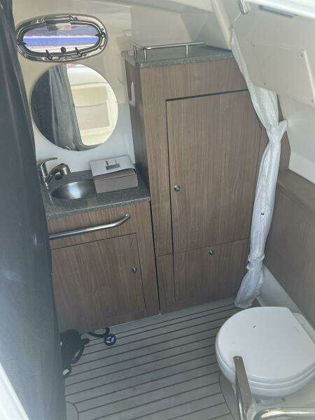 2014 Boston Whaler 350 Outrage Console Interior