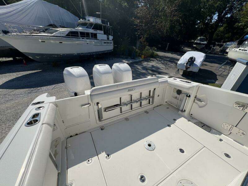 35ft Boston Whaler Yacht For Sale