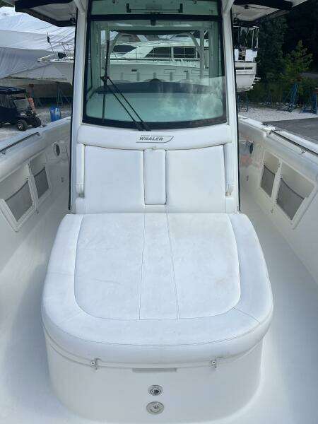 2014 Boston Whaler 350 Outrage Console Lounger