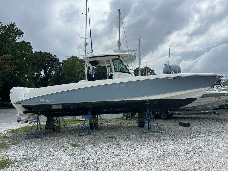 2014 Boston Whaler 350 Outrage Starboard Side