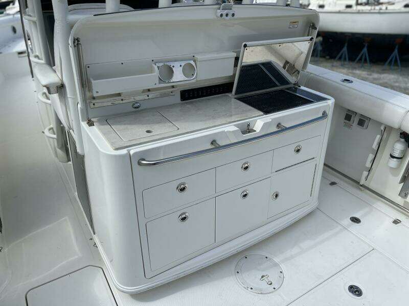2014 Boston Whaler 350 Outrage Summer Kitchen Leaning Post open with Kenyon Grill open, looking from port side
