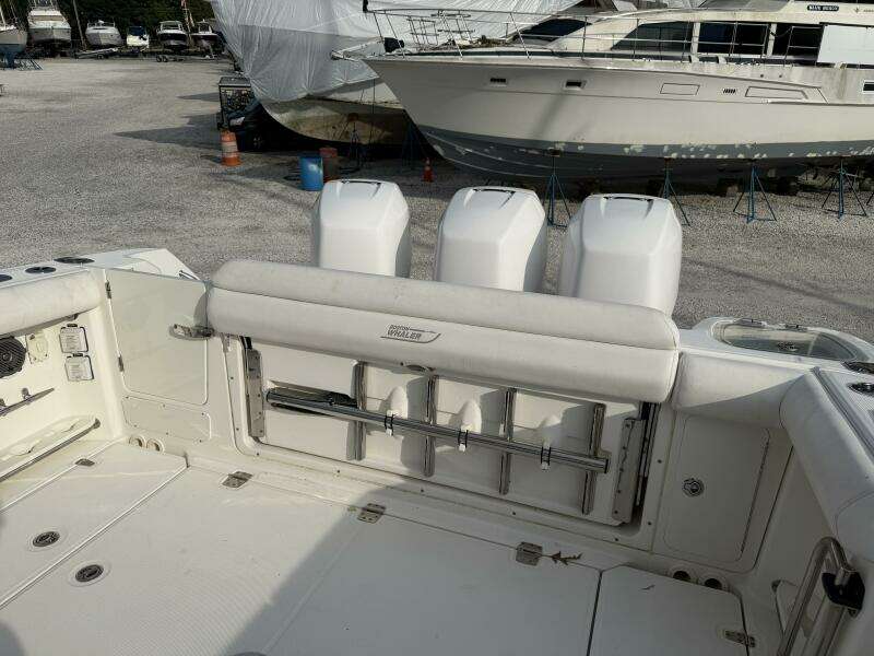 2014 Boston Whaler 350 Outrage cockpit looking from port side
