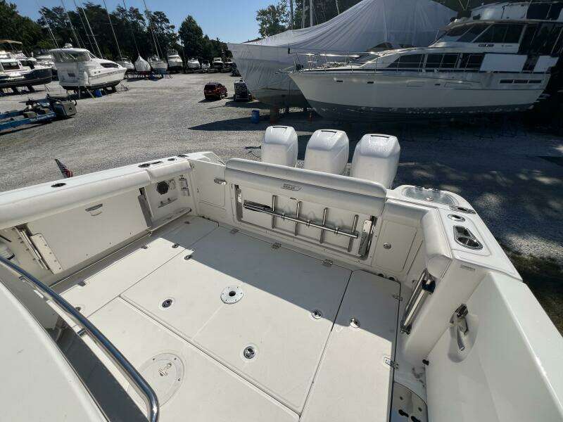 35ft Boston Whaler Yacht For Sale