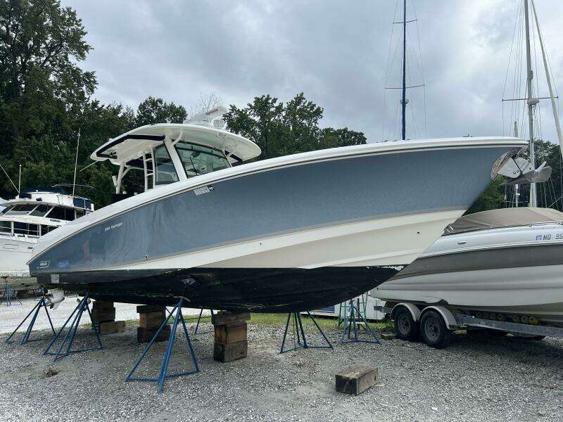 2014 Boston Whaler 350 Outrage Starboard Forward Quarter