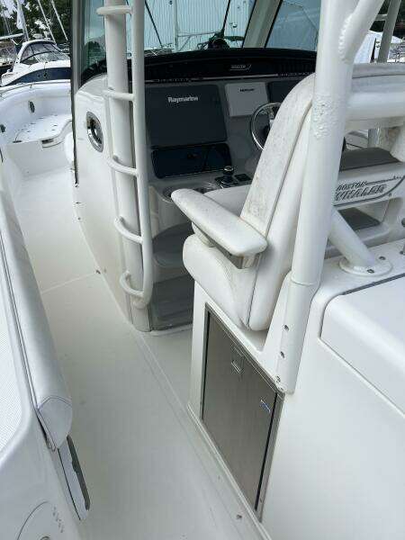 2014 Boston Whaler 350 Outrage looking up port gunnel