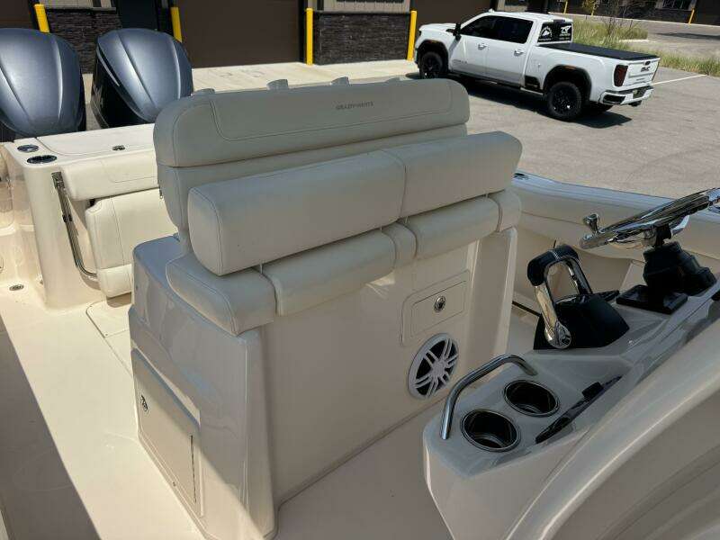 27ft Grady White Yacht For Sale