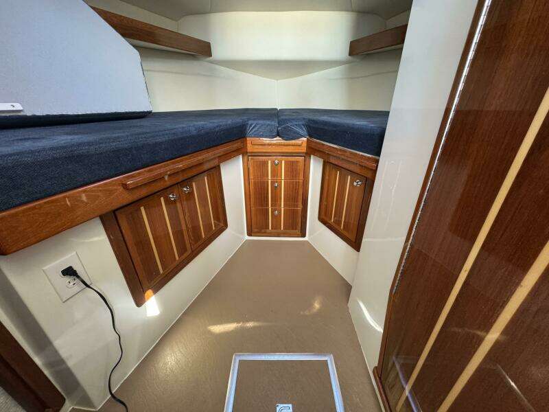 GOLDEN TROLL 30ft Ocean Sport Yacht For Sale