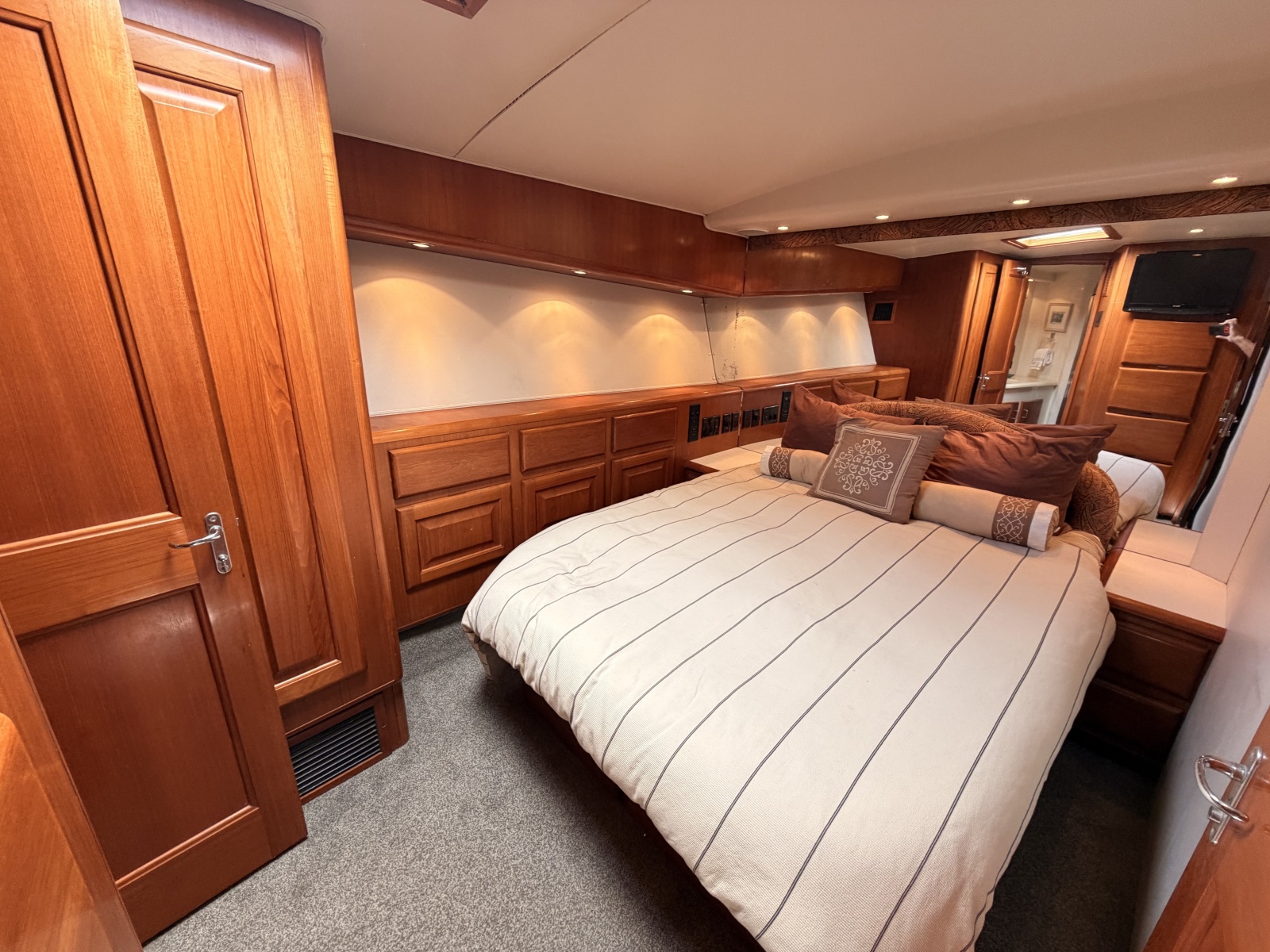 1994 Viking 50 Convertible