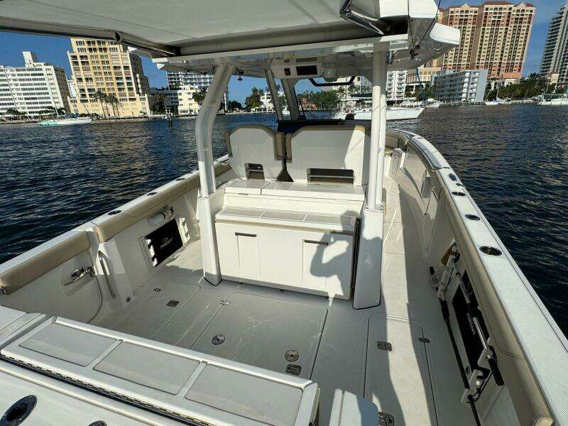 32ft Pursuit Yacht For Sale
