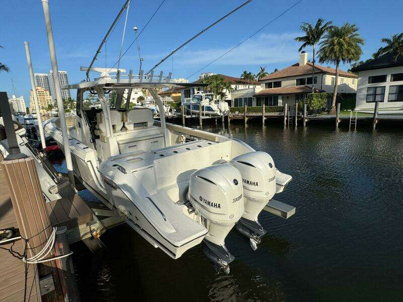 32ft Pursuit Yacht For Sale