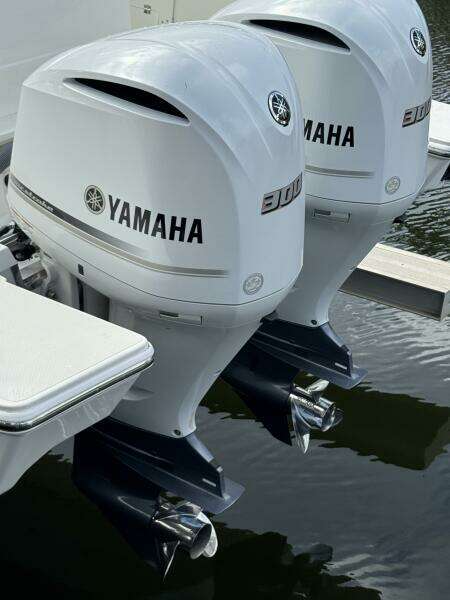 32ft Pursuit Yacht For Sale