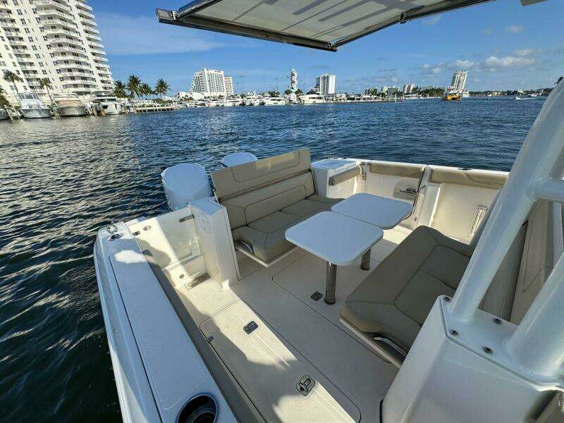 32ft Pursuit Yacht For Sale