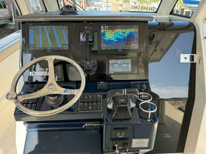 32ft Pursuit Yacht For Sale