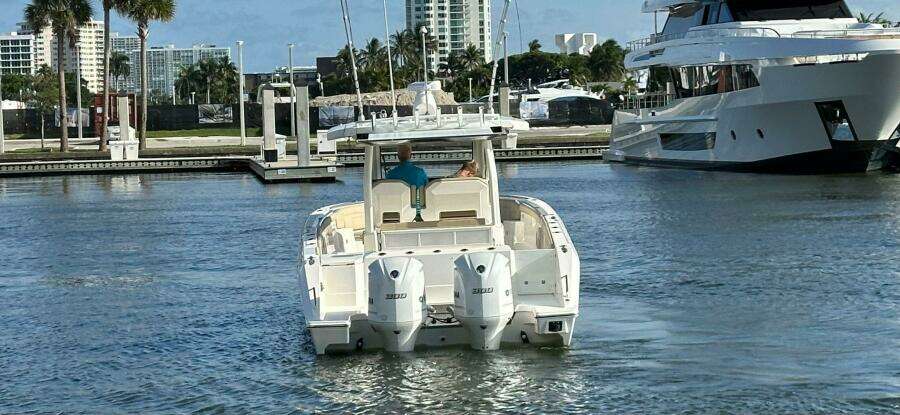32ft Pursuit Yacht For Sale
