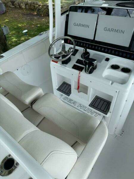 30ft Sea Hunt Yacht For Sale