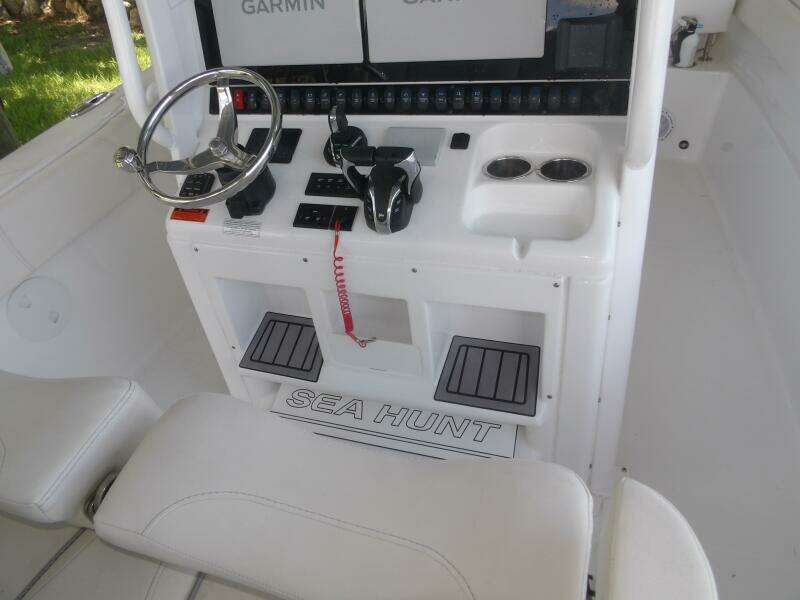 30ft Sea Hunt Yacht For Sale