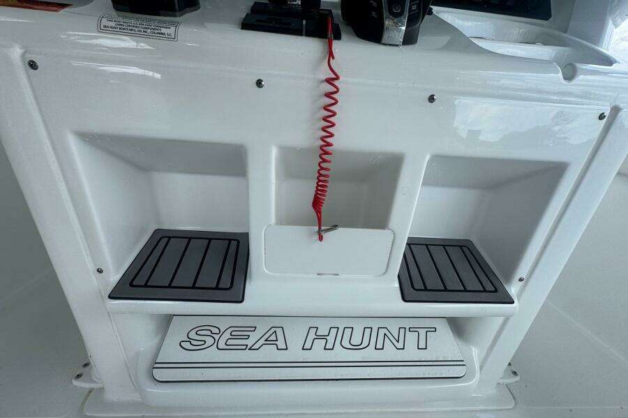 30ft Sea Hunt Yacht For Sale
