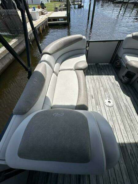 25ft Avalon Yacht For Sale