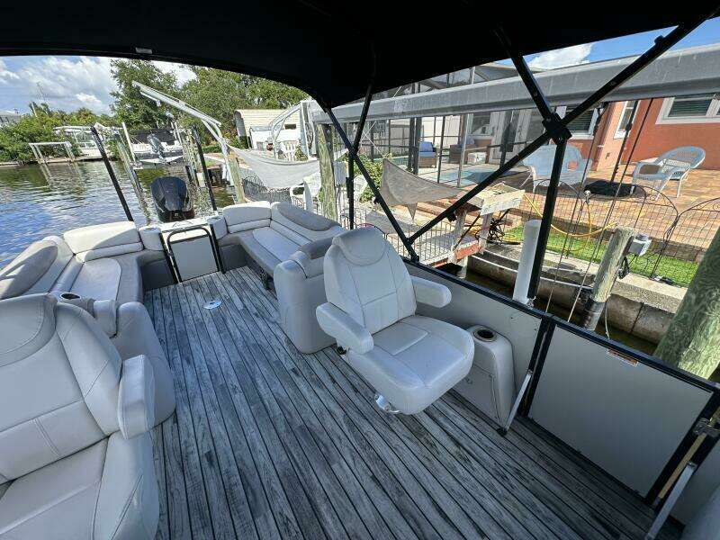 25ft Avalon Yacht For Sale