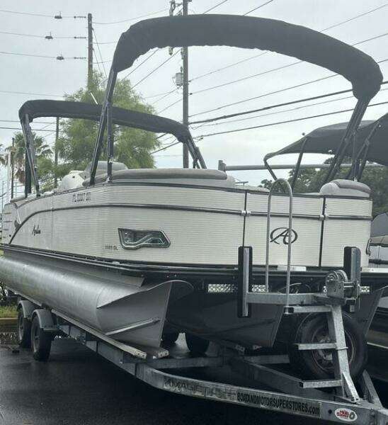 Photo of 25' Avalon 2585 Catalina Platinum Quad Lounger 2019