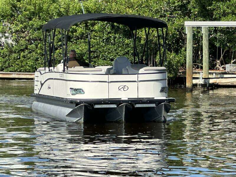 25ft Avalon Yacht For Sale