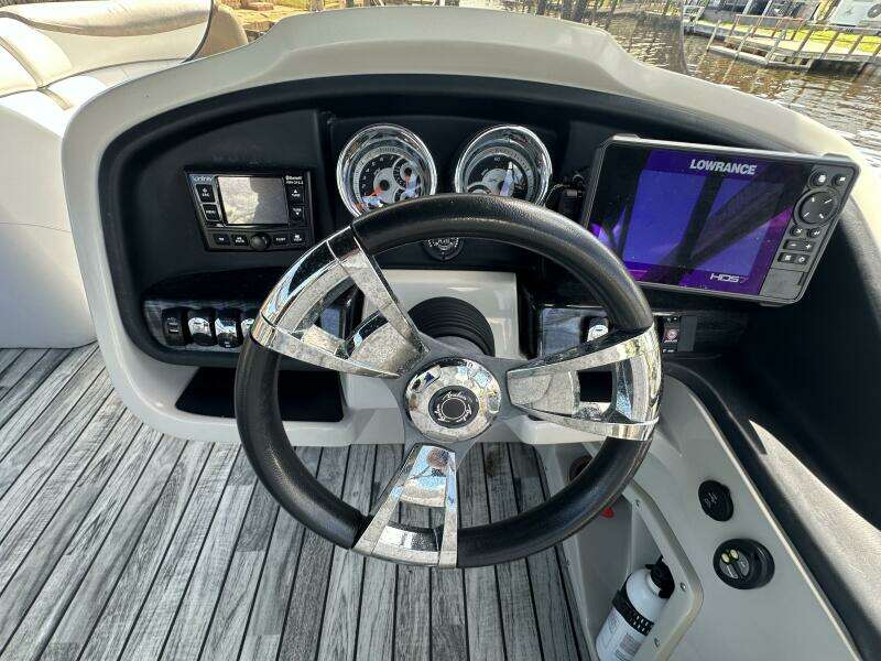 25ft Avalon Yacht For Sale