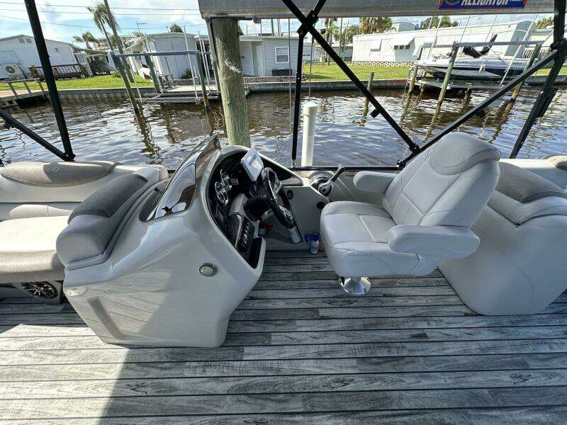 25ft Avalon Yacht For Sale