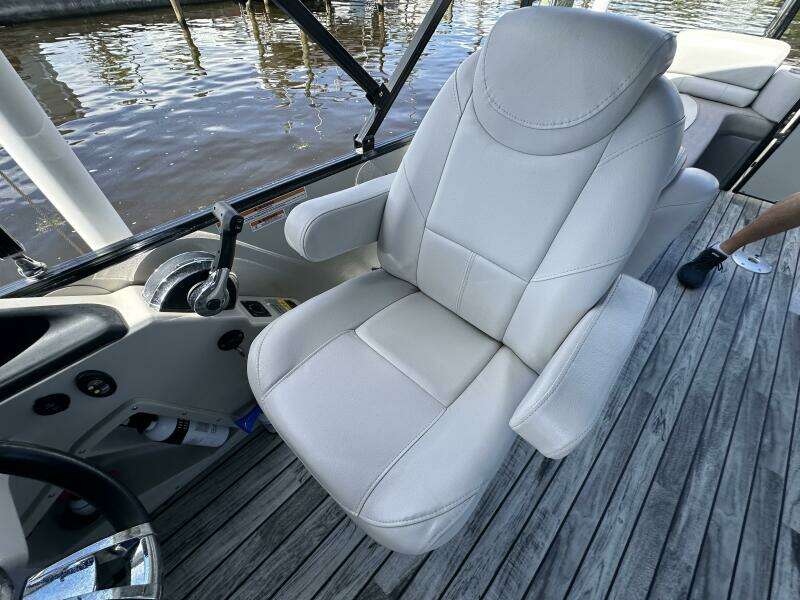 25ft Avalon Yacht For Sale