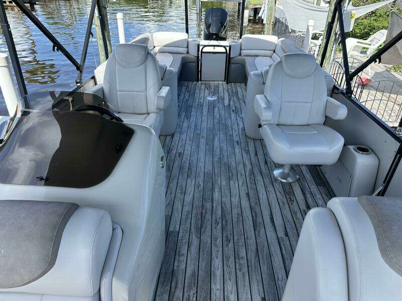 25ft Avalon Yacht For Sale