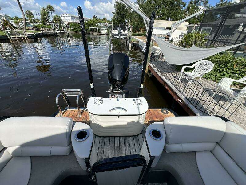 25ft Avalon Yacht For Sale