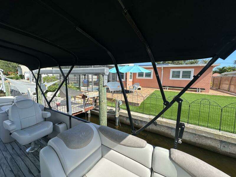 25ft Avalon Yacht For Sale