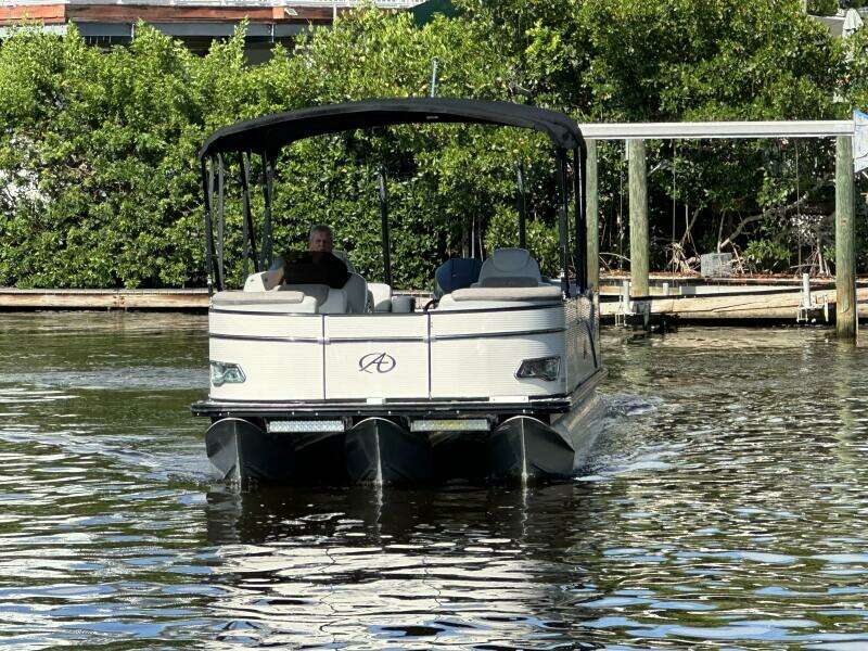 25ft Avalon Yacht For Sale