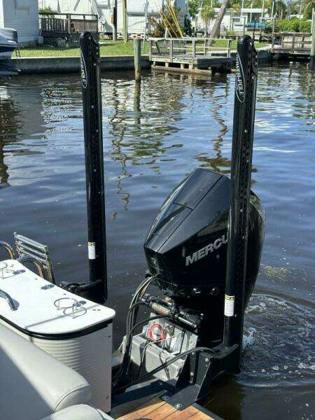 25ft Avalon Yacht For Sale