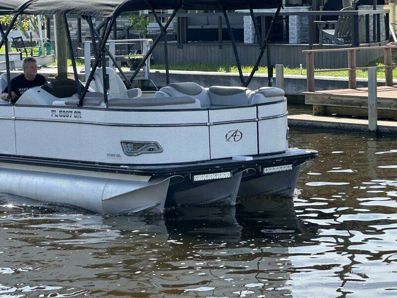 25ft Avalon Yacht For Sale