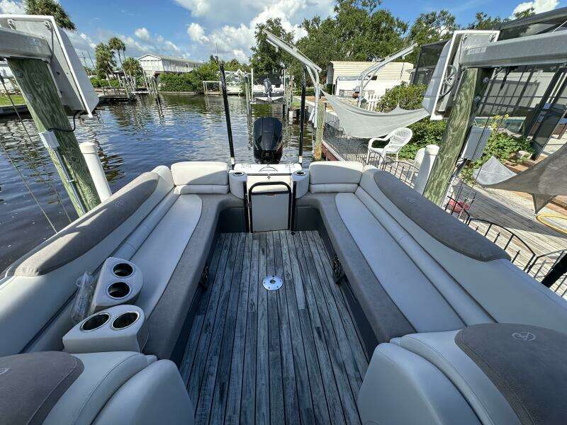 25ft Avalon Yacht For Sale