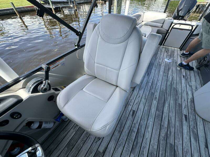 25ft Avalon Yacht For Sale