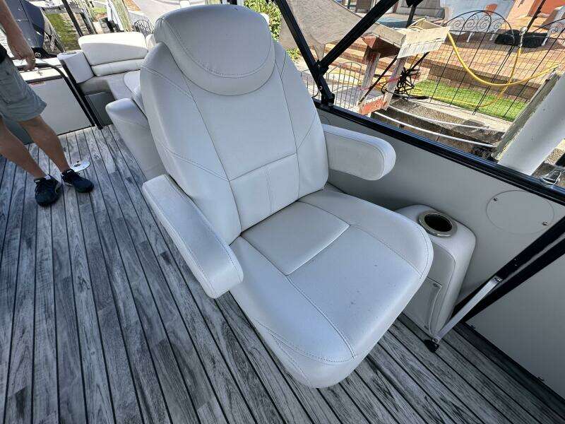 25ft Avalon Yacht For Sale